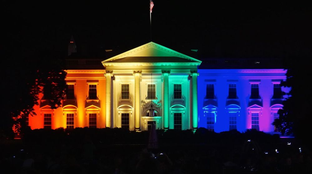 1280px-Celebrating_a_new_America_-lovewins_58242_(18588276403)
